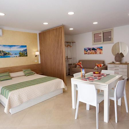 Theos Holidays Apartments Джардіні-Наксос Екстер'єр фото