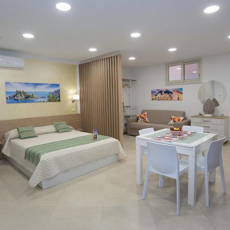 Theos Holidays Apartments Джардіні-Наксос Екстер'єр фото